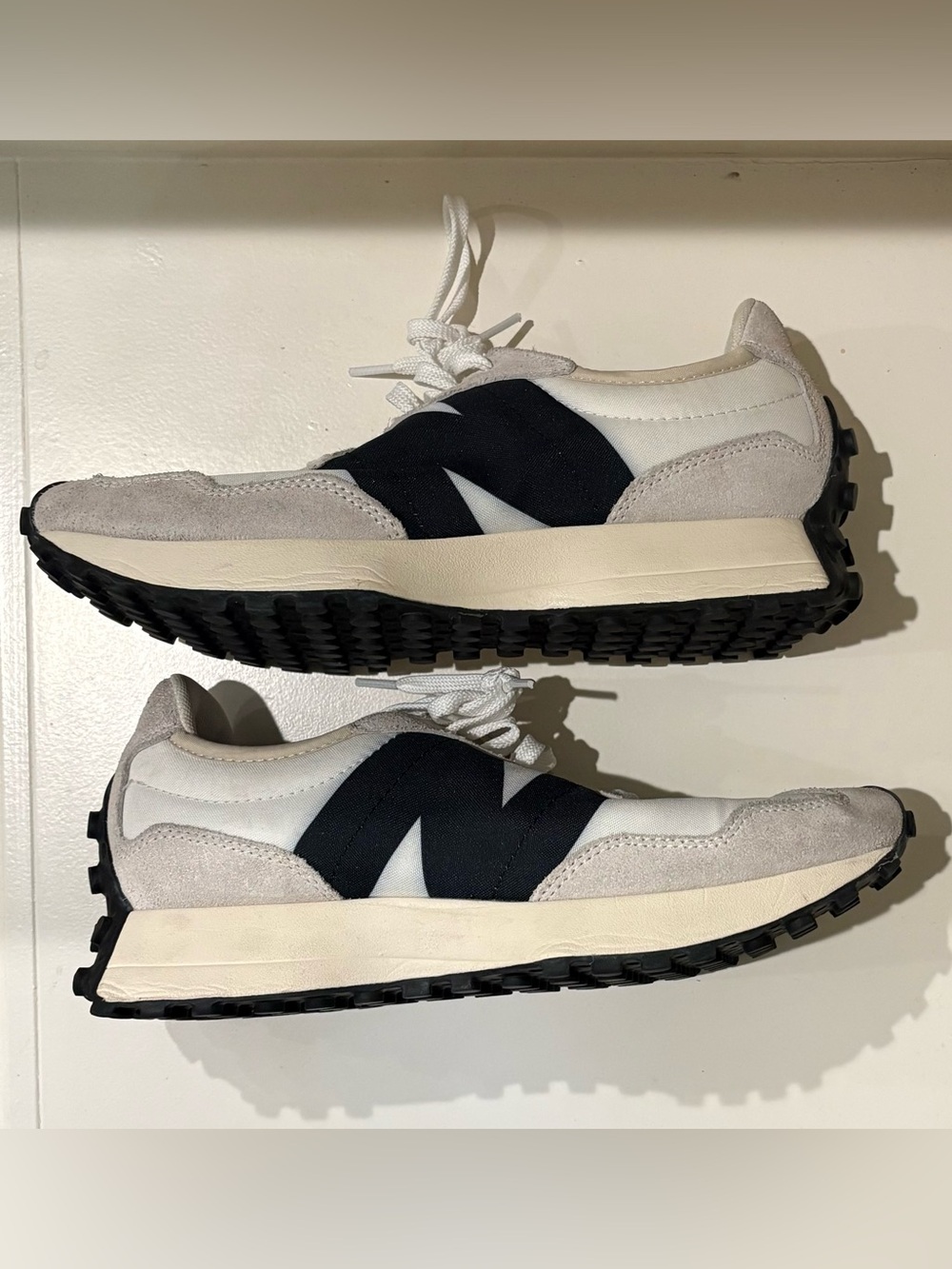 New Balance 327 white and black sneakers size 8 (womens)